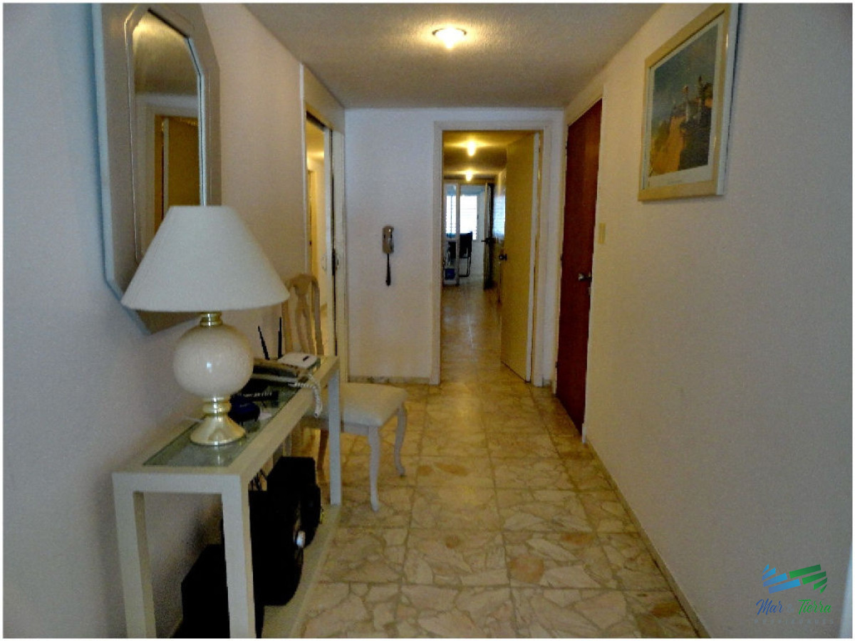 Apartamento ID.607 - Apartamento súper amplio y cómodo , con espectacular vista, en primera línea sobre Rambla de playa Mansa.