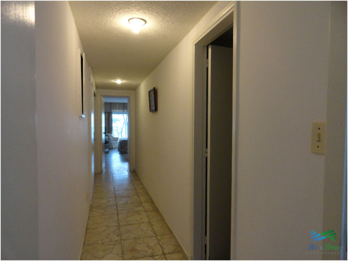 Apartamento ID.607 - Apartamento súper amplio y cómodo , con espectacular vista, en primera línea sobre Rambla de playa Mansa.