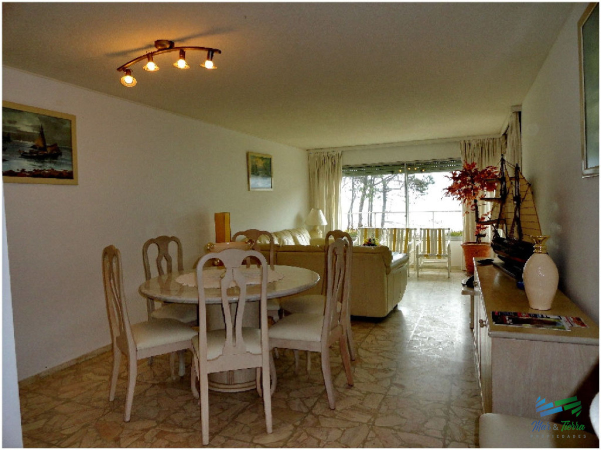 Apartamento ID.607 - Apartamento súper amplio y cómodo , con espectacular vista, en primera línea sobre Rambla de playa Mansa.