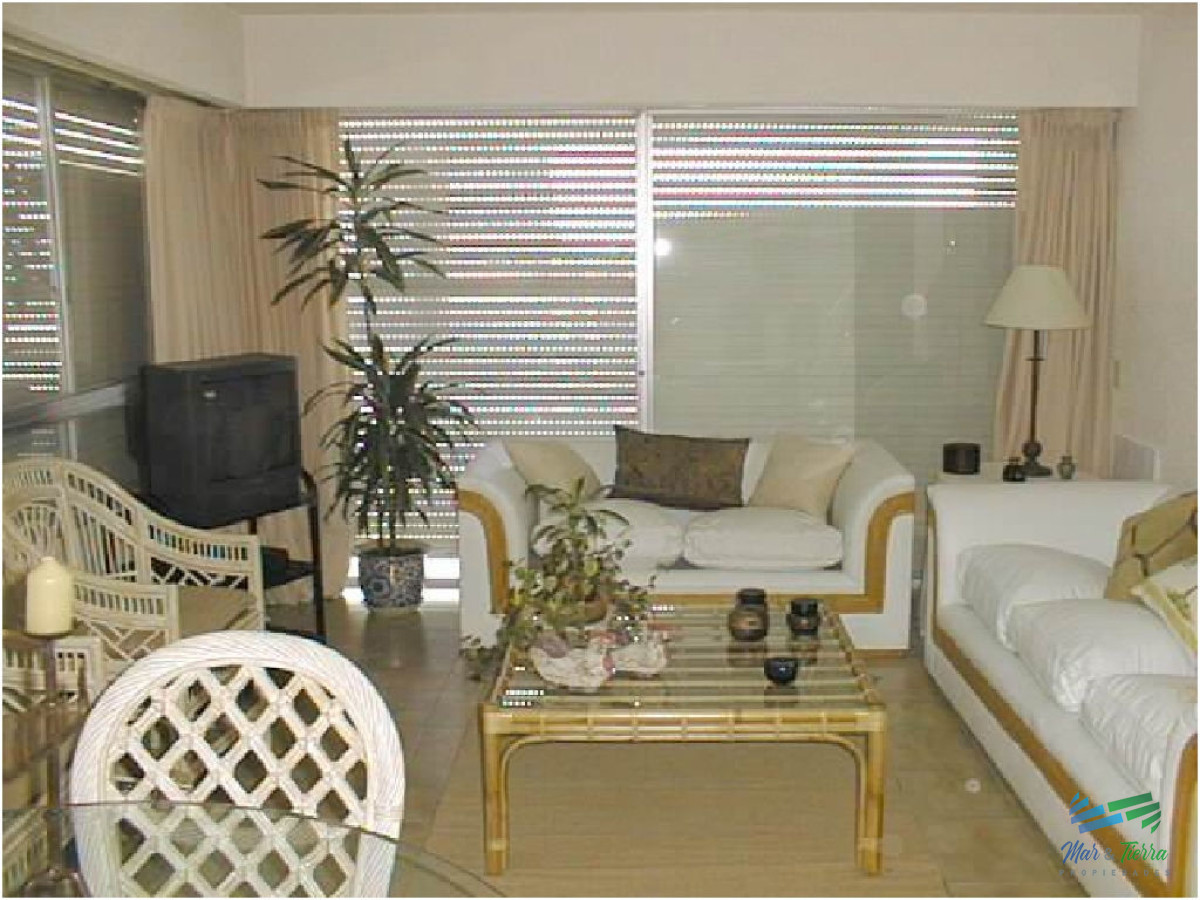 Apartamento ID.62 - Apartamento en piso alto, torre tradicional en Punta del Este (Península)