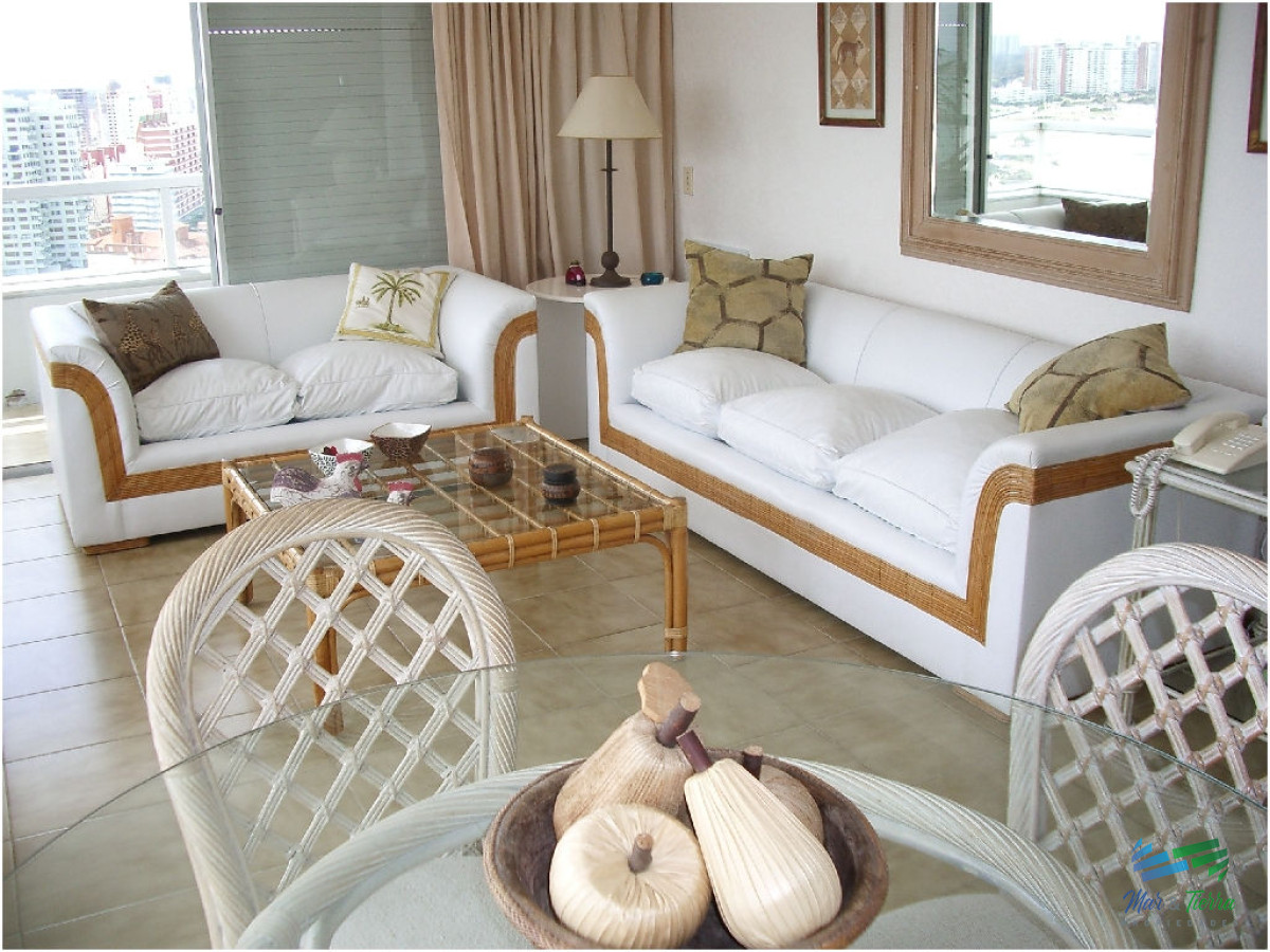 Apartamento ID.62 - Apartamento en piso alto, torre tradicional en Punta del Este (Península)