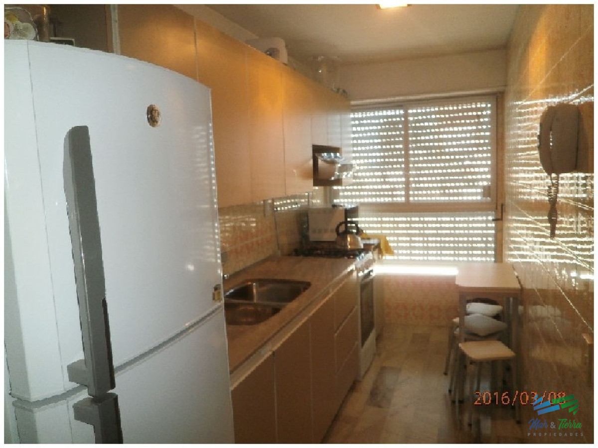 Apartamento ID.684 - En venta.. Península.. piso intermedio.. planta amplia con vista parcial al Puerto.