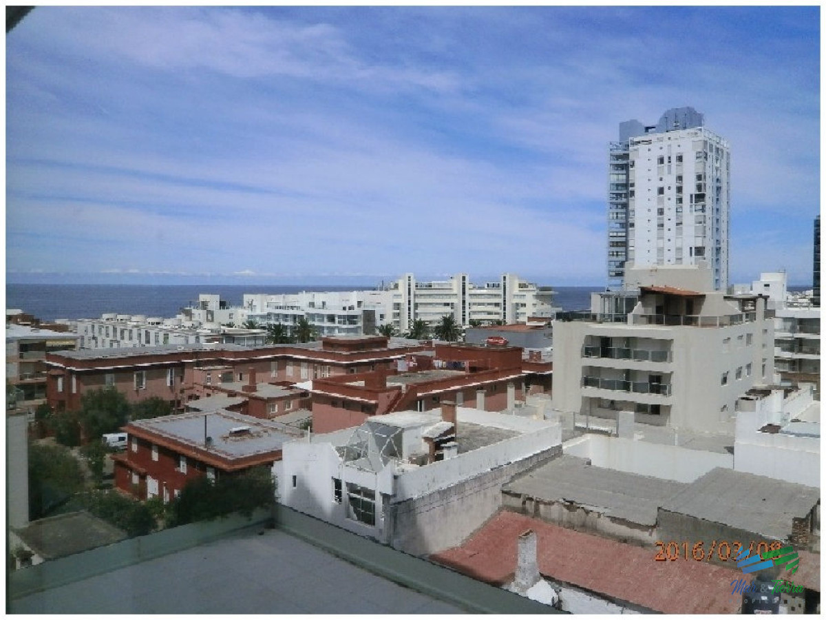 Apartamento ID.684 - En venta.. Península.. piso intermedio.. planta amplia con vista parcial al Puerto.