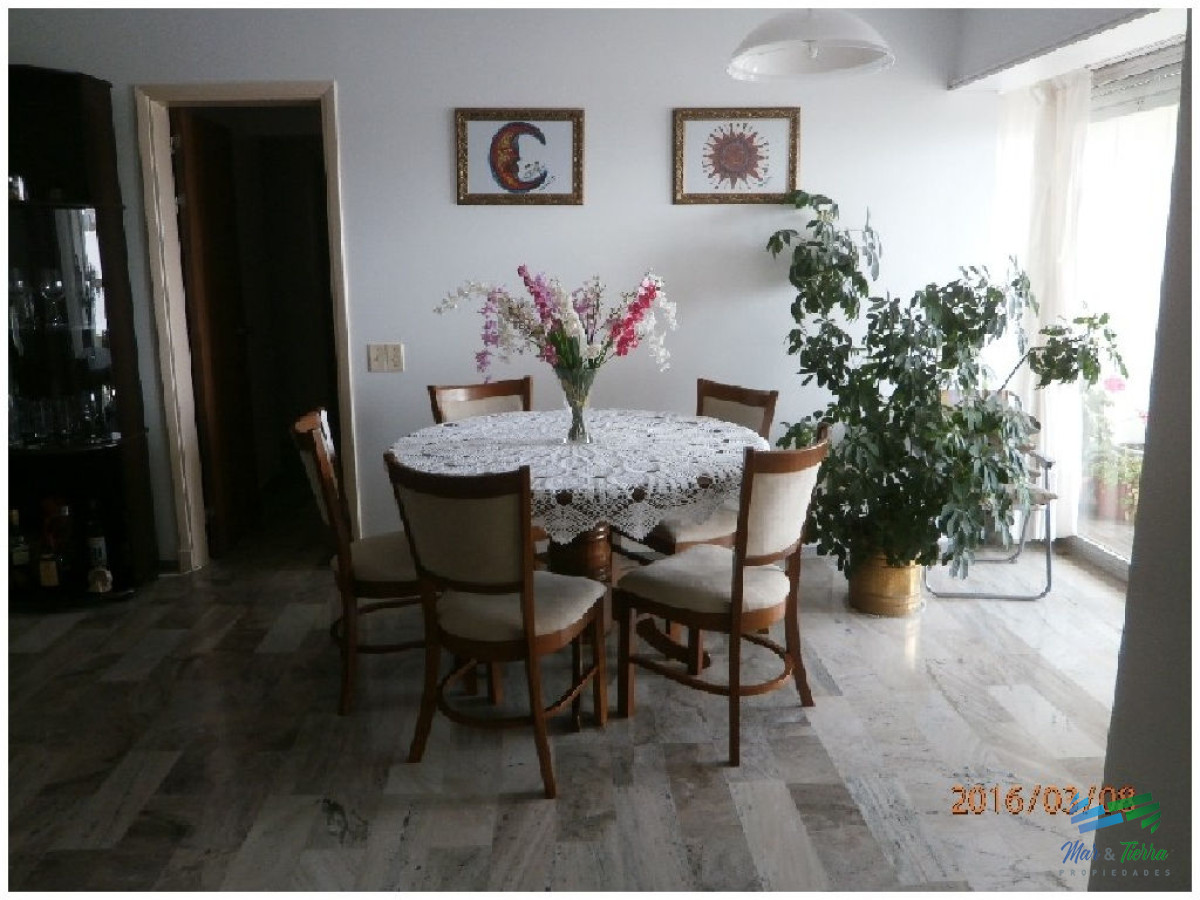 Apartamento ID.684 - En venta.. Península.. piso intermedio.. planta amplia con vista parcial al Puerto.