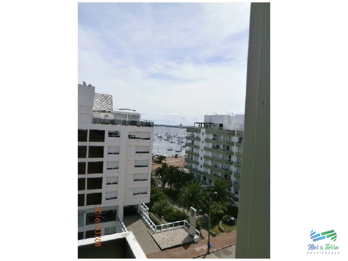 Apartamento ID.684 - En venta.. Península.. piso intermedio.. planta amplia con vista parcial al Puerto.