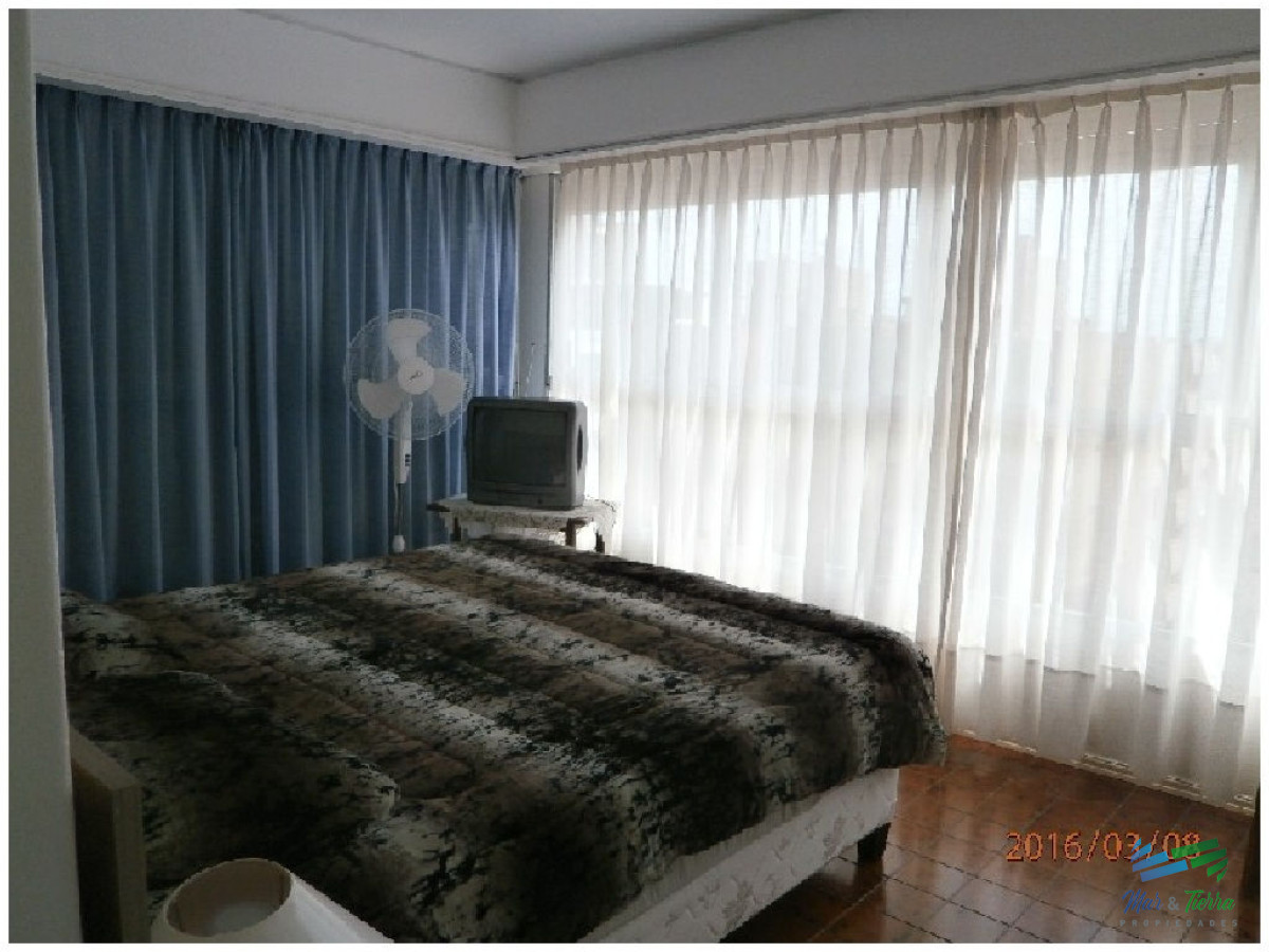 Apartamento ID.684 - En venta.. Península.. piso intermedio.. planta amplia con vista parcial al Puerto.