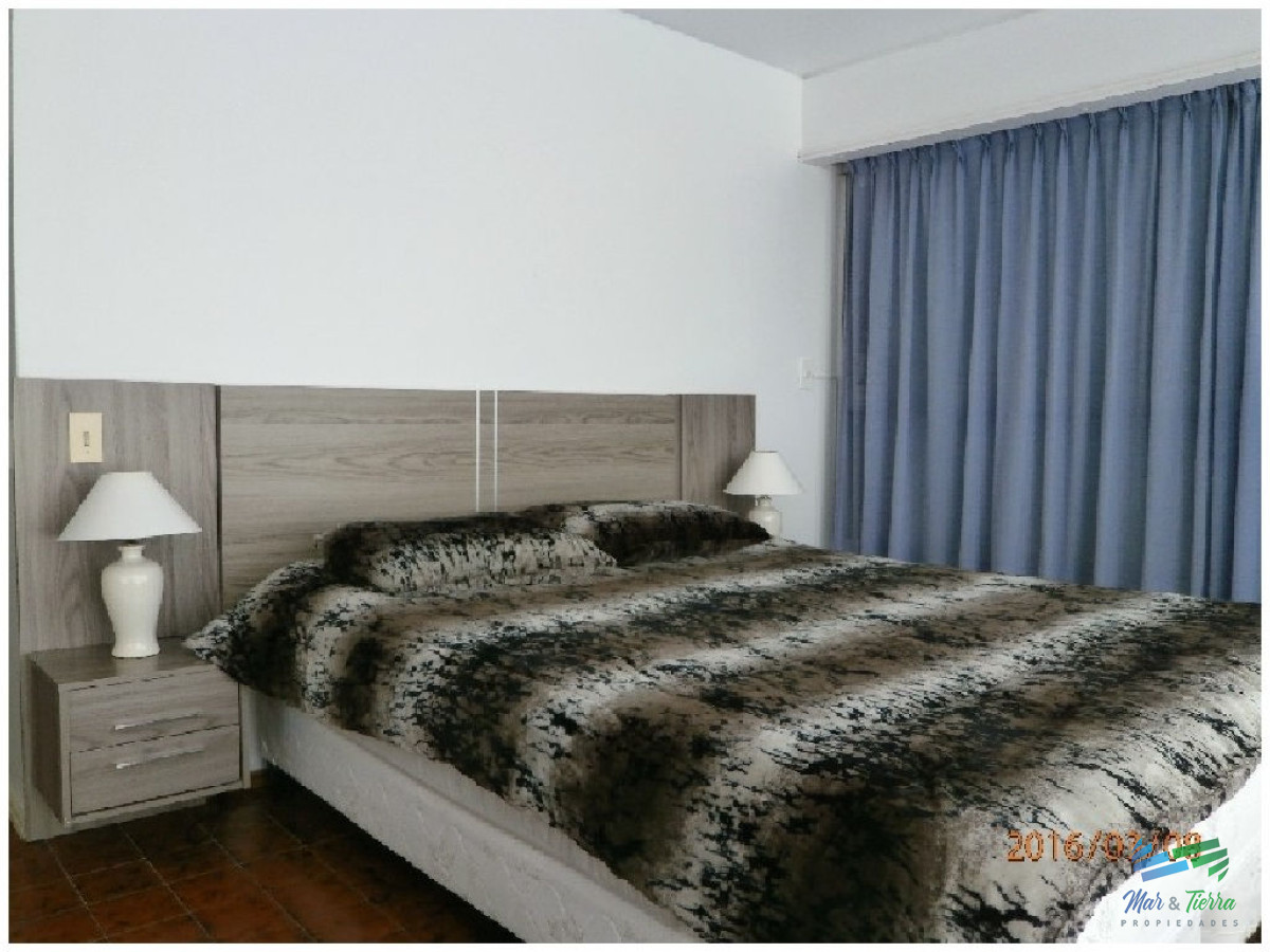 Apartamento ID.684 - En venta.. Península.. piso intermedio.. planta amplia con vista parcial al Puerto.
