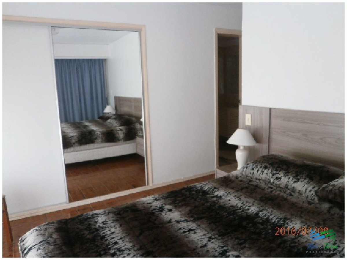 Apartamento ID.684 - En venta.. Península.. piso intermedio.. planta amplia con vista parcial al Puerto.