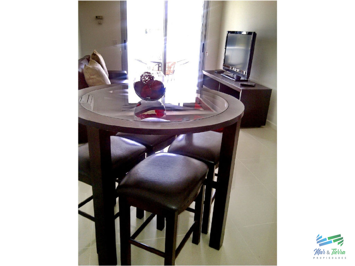 Apartamento ID.687 - Vendo apartamento de 2 dormitorios en Brava, edificio con servicios, Punta del Este