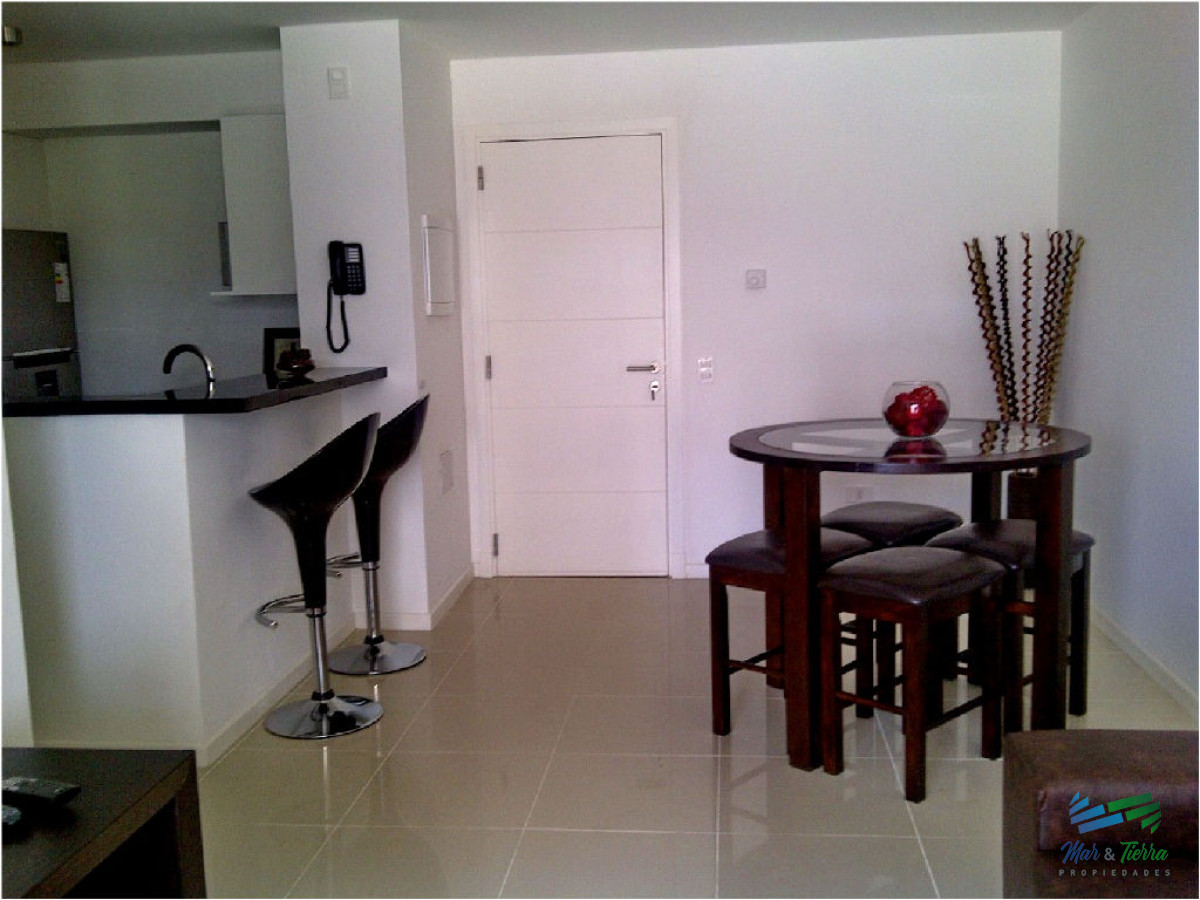 Apartamento ID.687 - Vendo apartamento de 2 dormitorios en Brava, edificio con servicios, Punta del Este