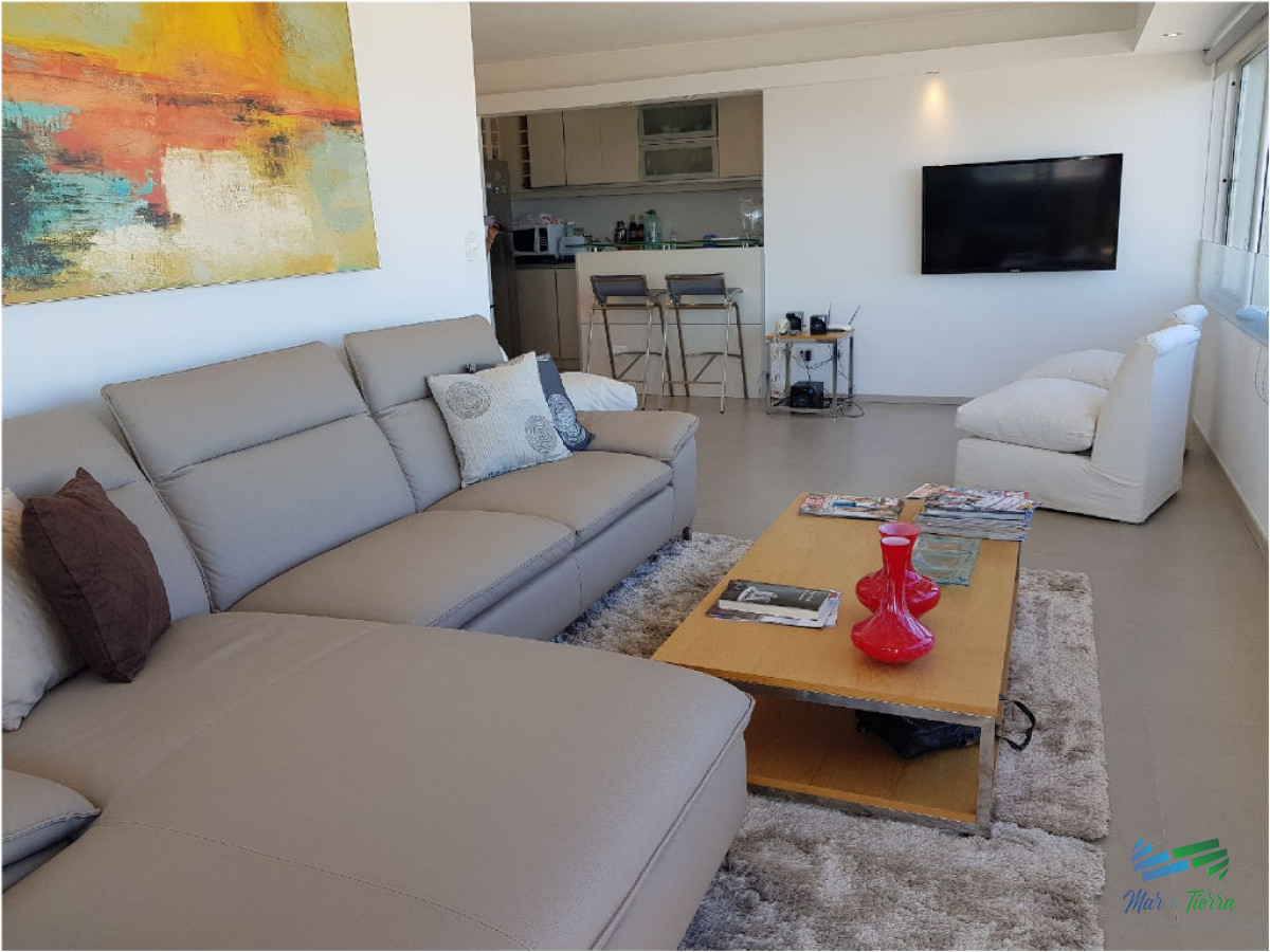 Apartamento ID.69 - Vendo apartamento 2 dormitorios totalmente reciclado, edificio con servicios en Peninsula, Punta del Este