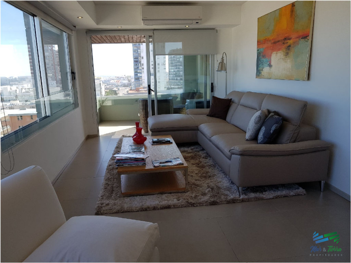 Apartamento ID.69 - Vendo apartamento 2 dormitorios totalmente reciclado, edificio con servicios en Peninsula, Punta del Este