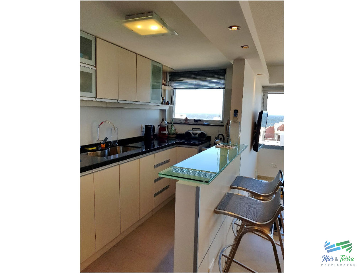 Apartamento ID.69 - Vendo apartamento 2 dormitorios totalmente reciclado, edificio con servicios en Peninsula, Punta del Este