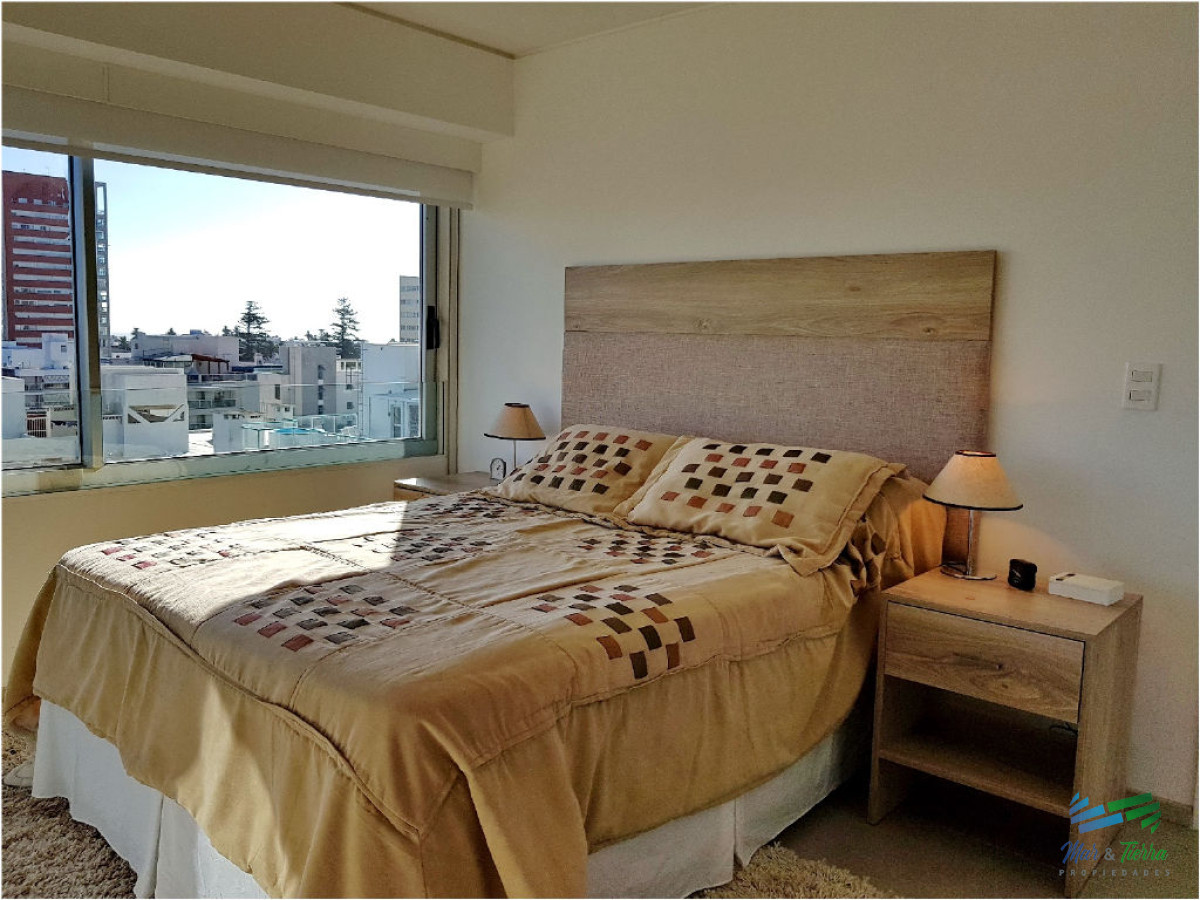 Apartamento ID.69 - Vendo apartamento 2 dormitorios totalmente reciclado, edificio con servicios en Peninsula, Punta del Este
