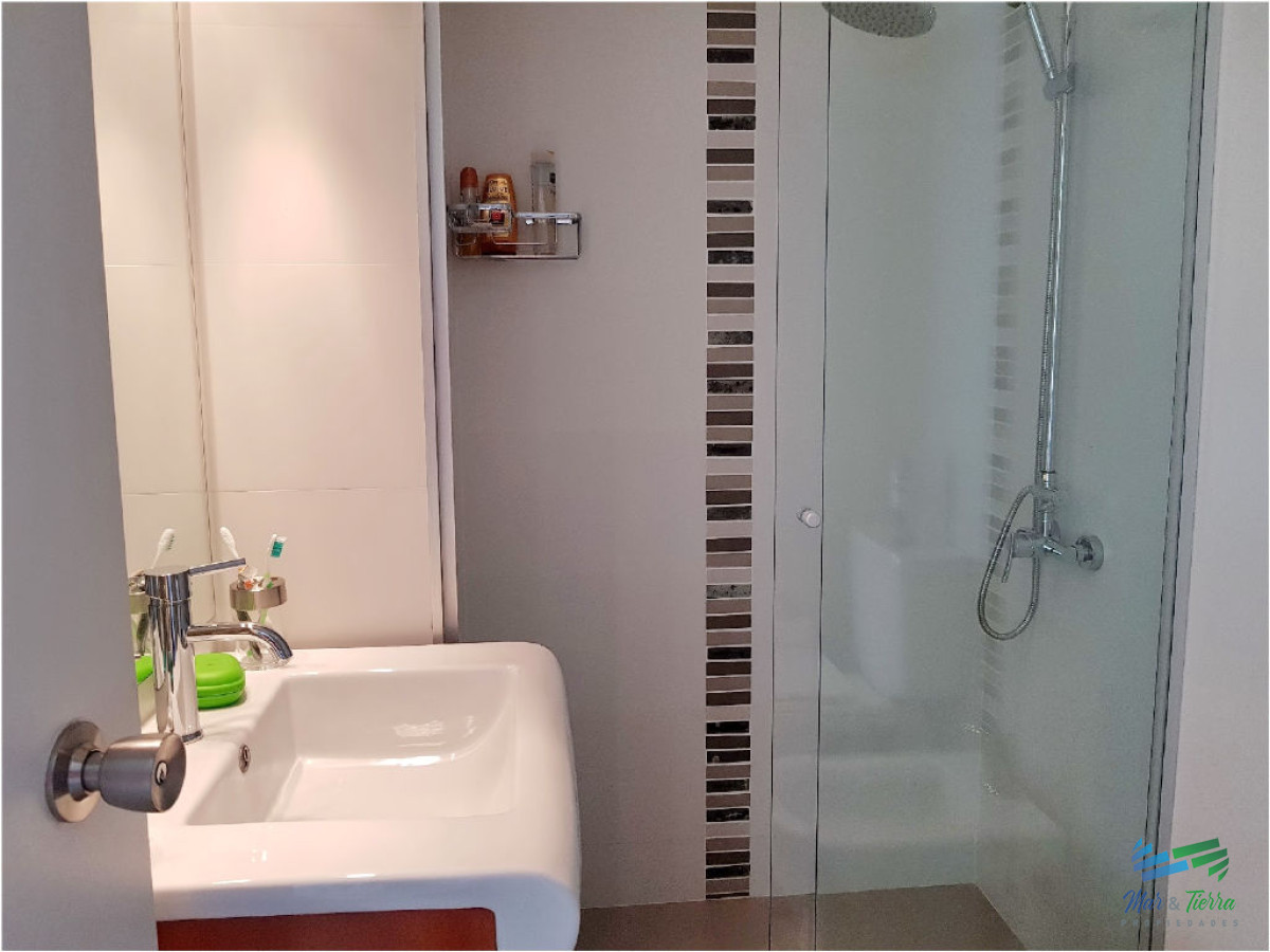 Apartamento ID.69 - Vendo apartamento 2 dormitorios totalmente reciclado, edificio con servicios en Peninsula, Punta del Este