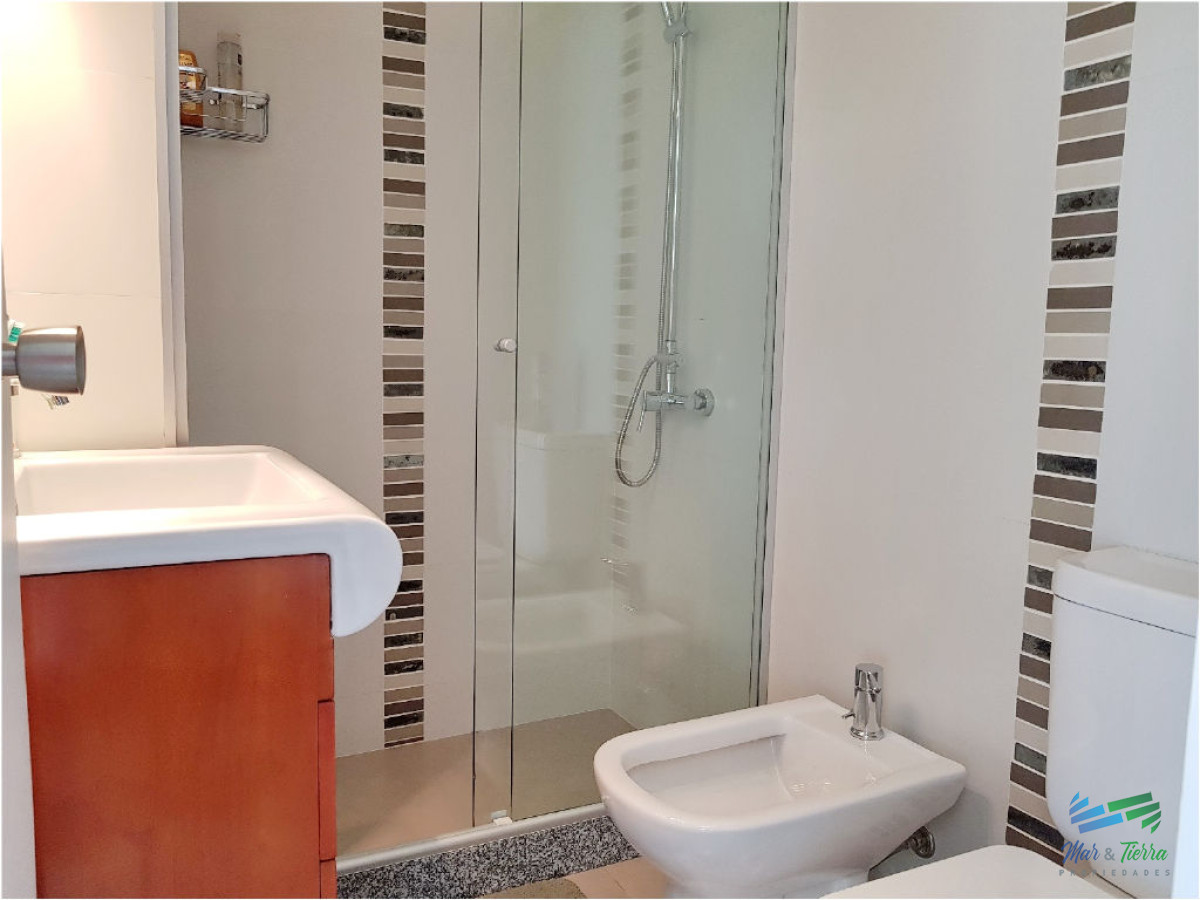Apartamento ID.69 - Vendo apartamento 2 dormitorios totalmente reciclado, edificio con servicios en Peninsula, Punta del Este