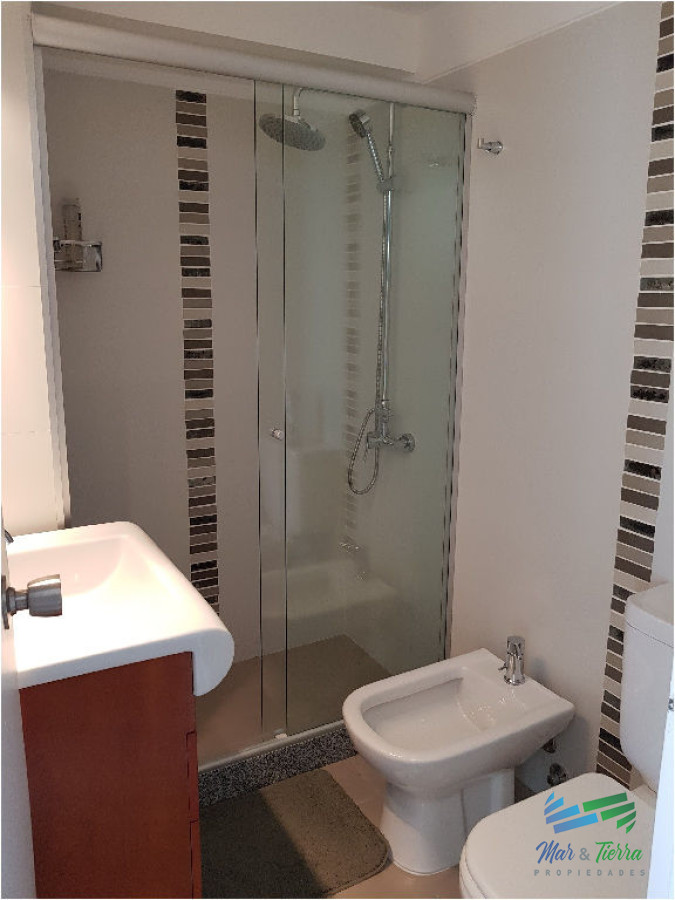 Apartamento ID.69 - Vendo apartamento 2 dormitorios totalmente reciclado, edificio con servicios en Peninsula, Punta del Este