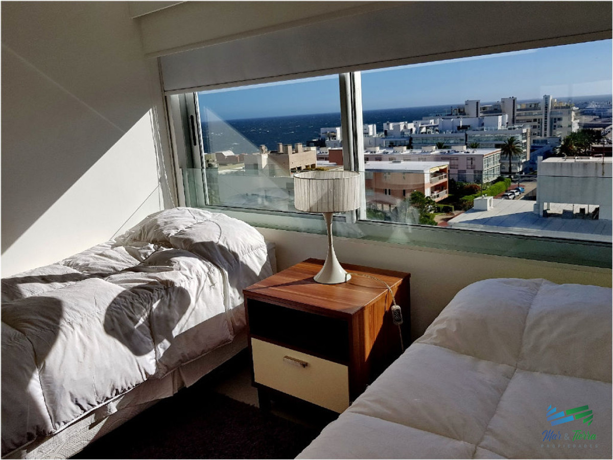 Apartamento ID.69 - Vendo apartamento 2 dormitorios totalmente reciclado, edificio con servicios en Peninsula, Punta del Este