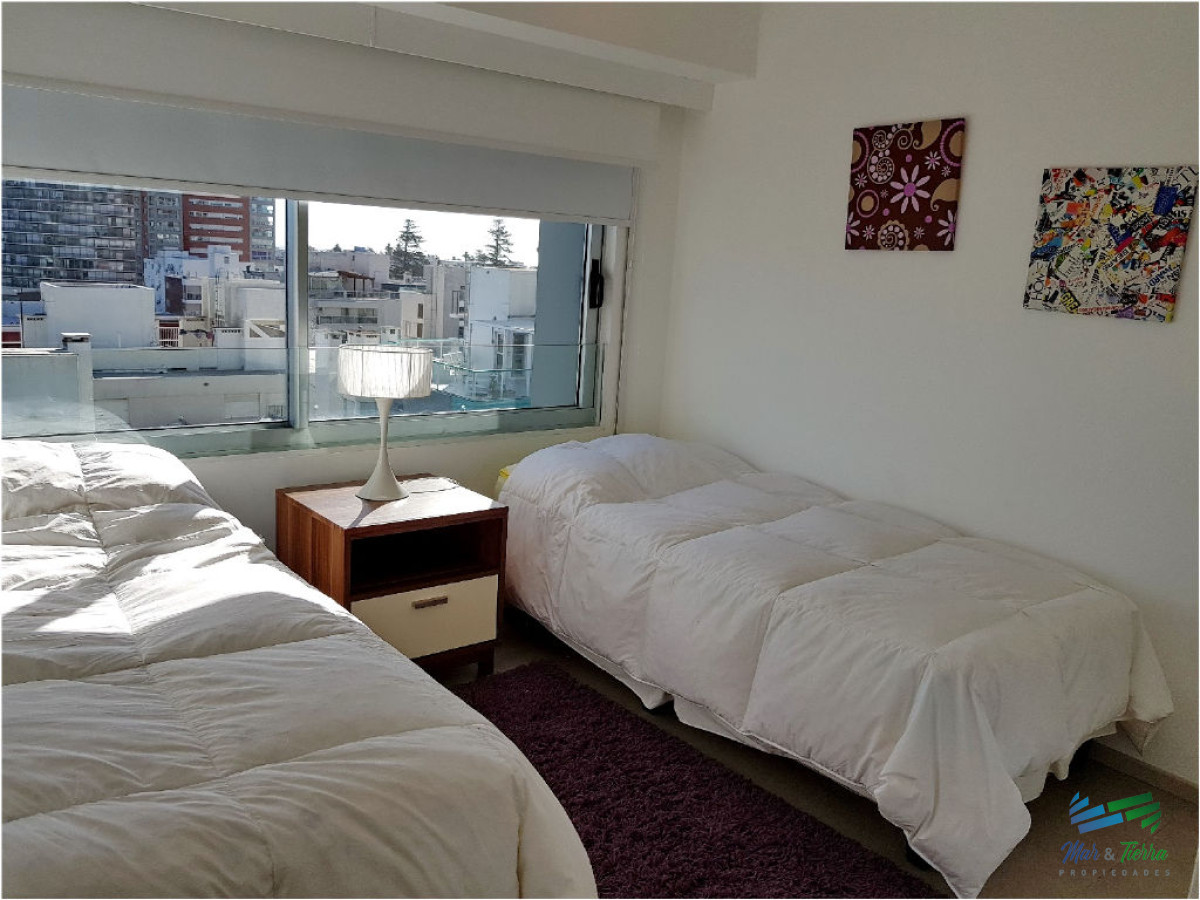 Apartamento ID.69 - Vendo apartamento 2 dormitorios totalmente reciclado, edificio con servicios en Peninsula, Punta del Este