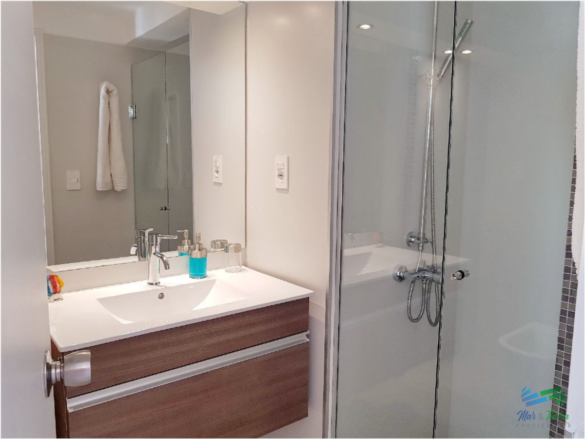 Apartamento ID.69 - Vendo apartamento 2 dormitorios totalmente reciclado, edificio con servicios en Peninsula, Punta del Este