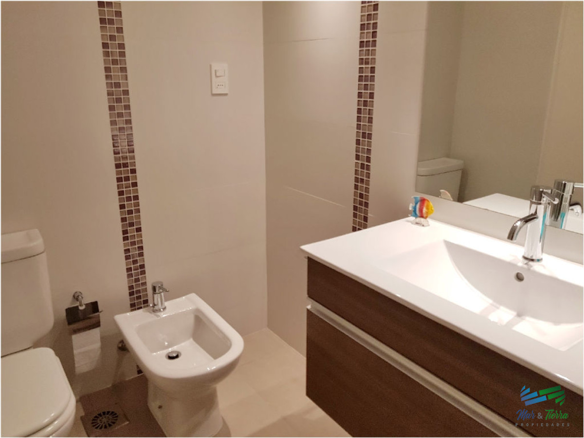 Apartamento ID.69 - Vendo apartamento 2 dormitorios totalmente reciclado, edificio con servicios en Peninsula, Punta del Este