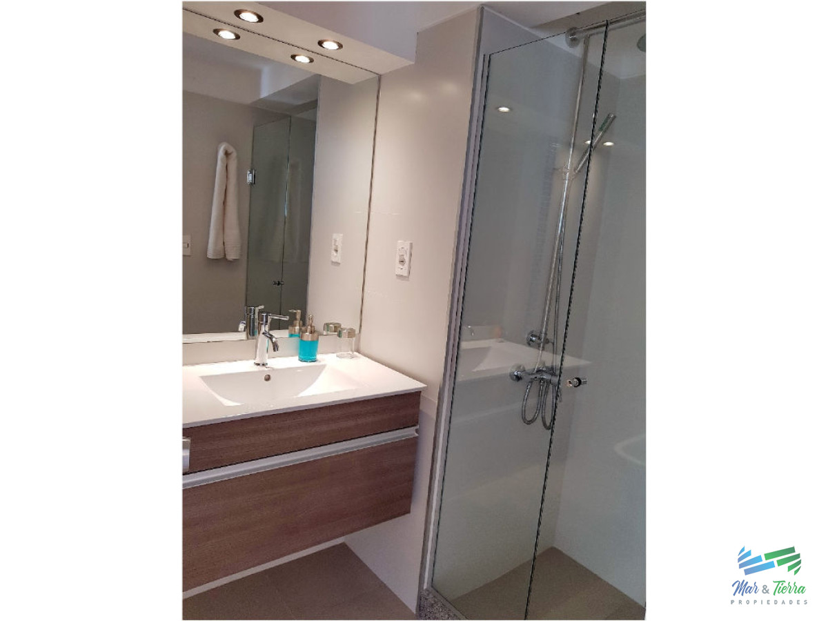 Apartamento ID.69 - Vendo apartamento 2 dormitorios totalmente reciclado, edificio con servicios en Peninsula, Punta del Este