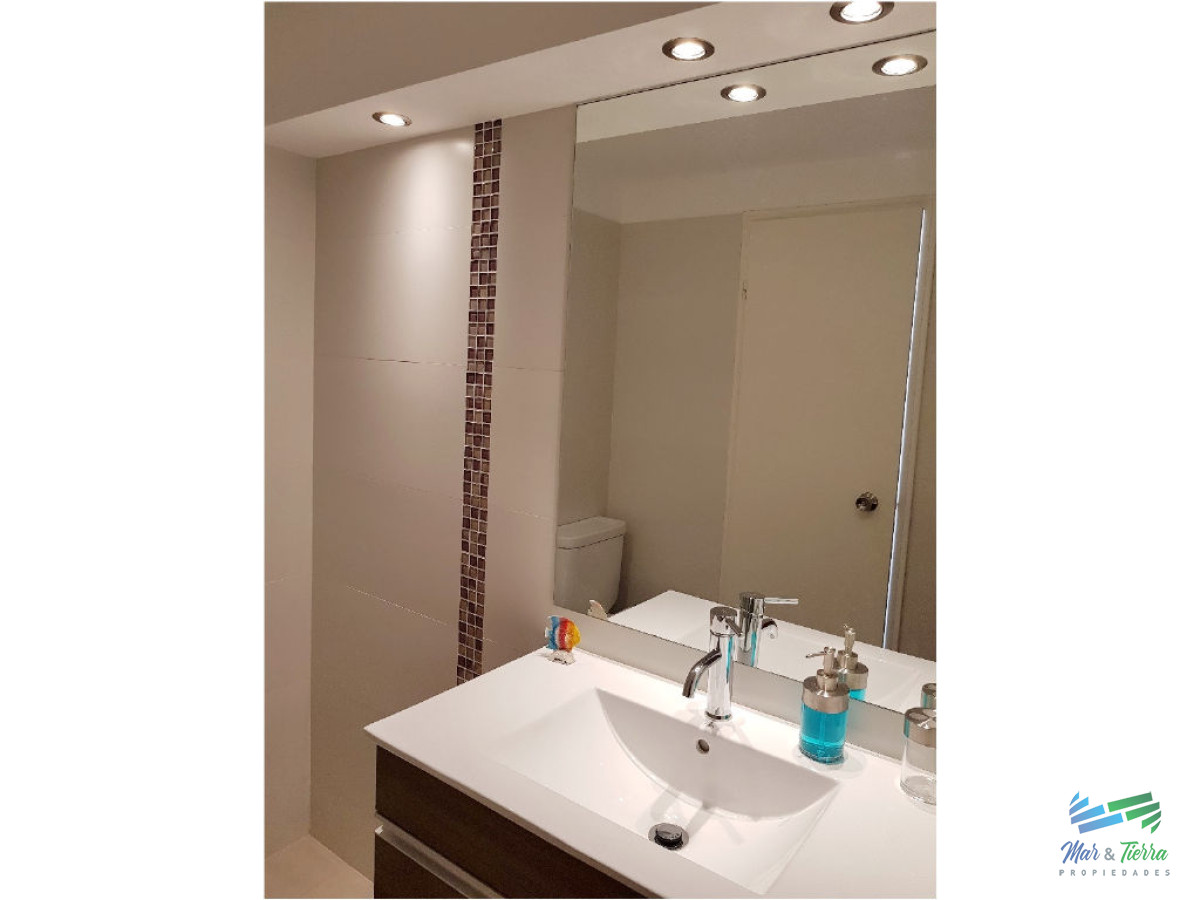 Apartamento ID.69 - Vendo apartamento 2 dormitorios totalmente reciclado, edificio con servicios en Peninsula, Punta del Este