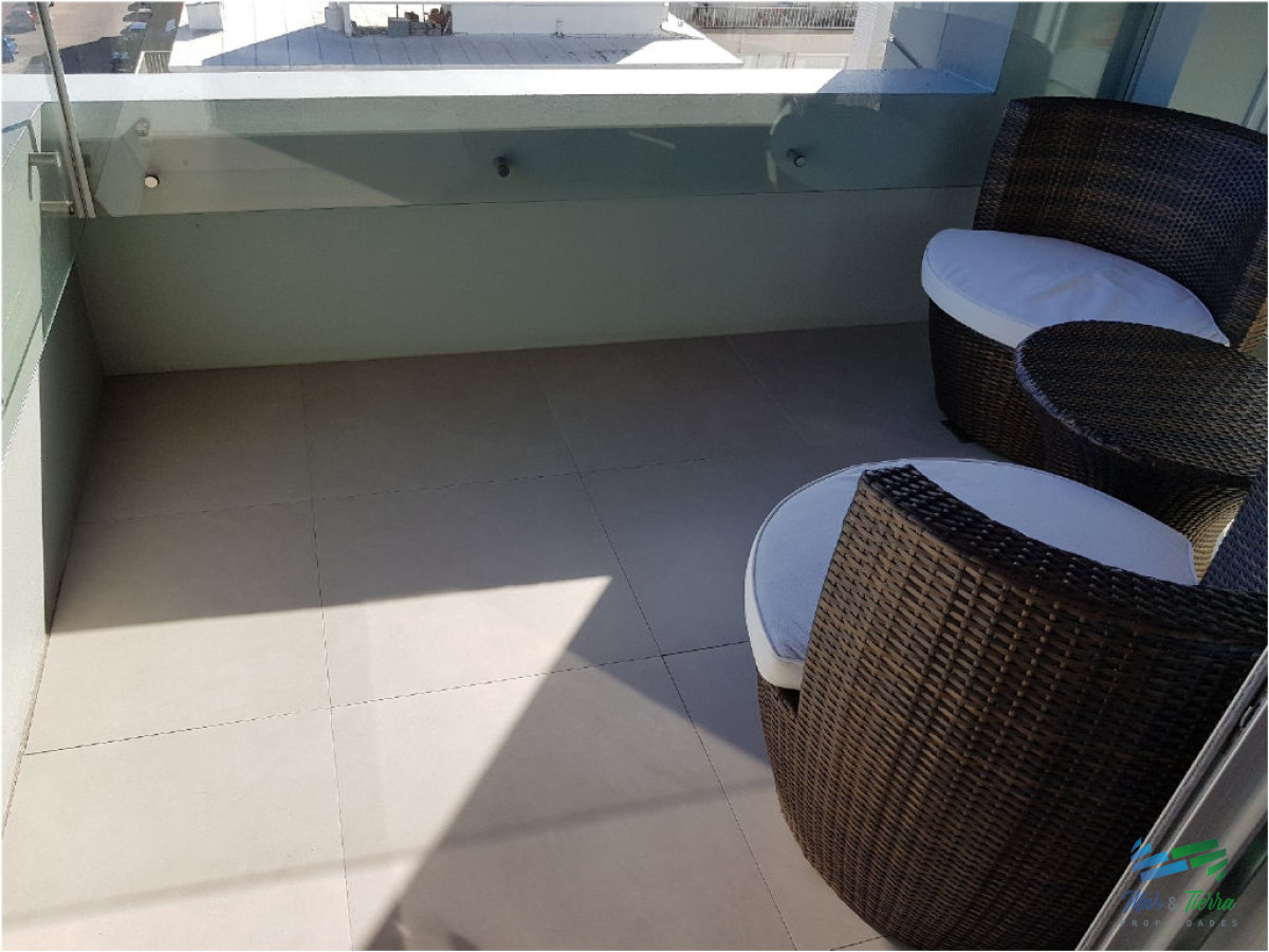 Apartamento ID.69 - Vendo apartamento 2 dormitorios totalmente reciclado, edificio con servicios en Peninsula, Punta del Este