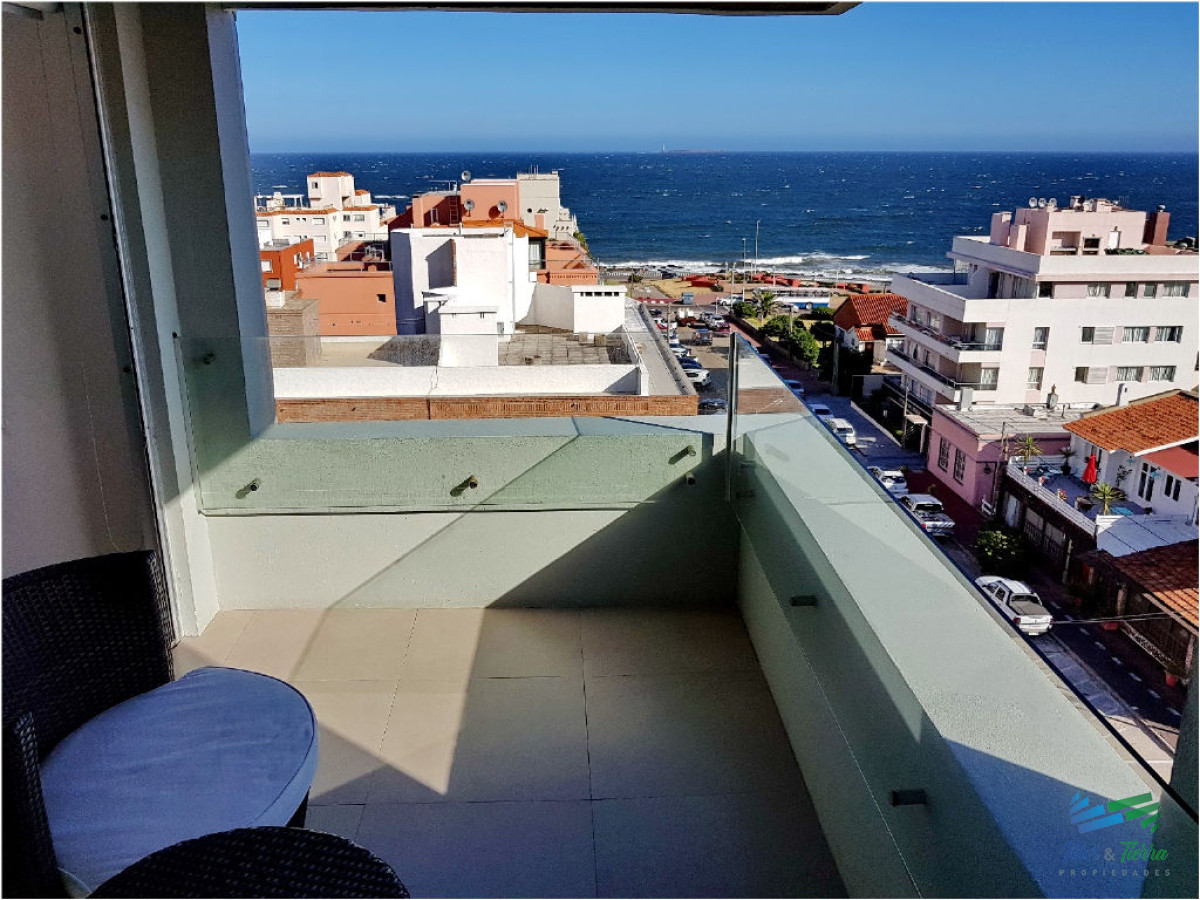 Apartamento ID.69 - Vendo apartamento 2 dormitorios totalmente reciclado, edificio con servicios en Peninsula, Punta del Este