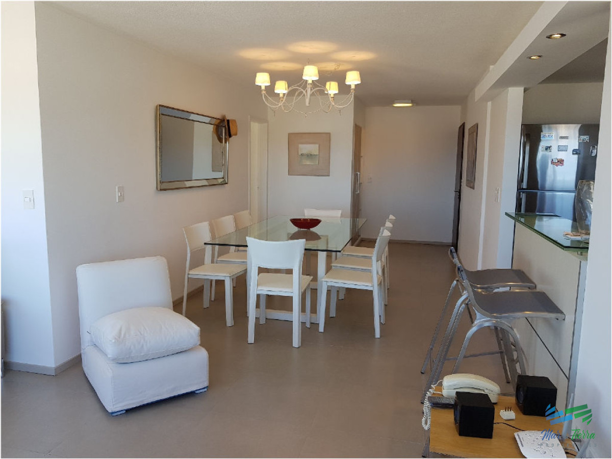 Apartamento ID.69 - Vendo apartamento 2 dormitorios totalmente reciclado, edificio con servicios en Peninsula, Punta del Este