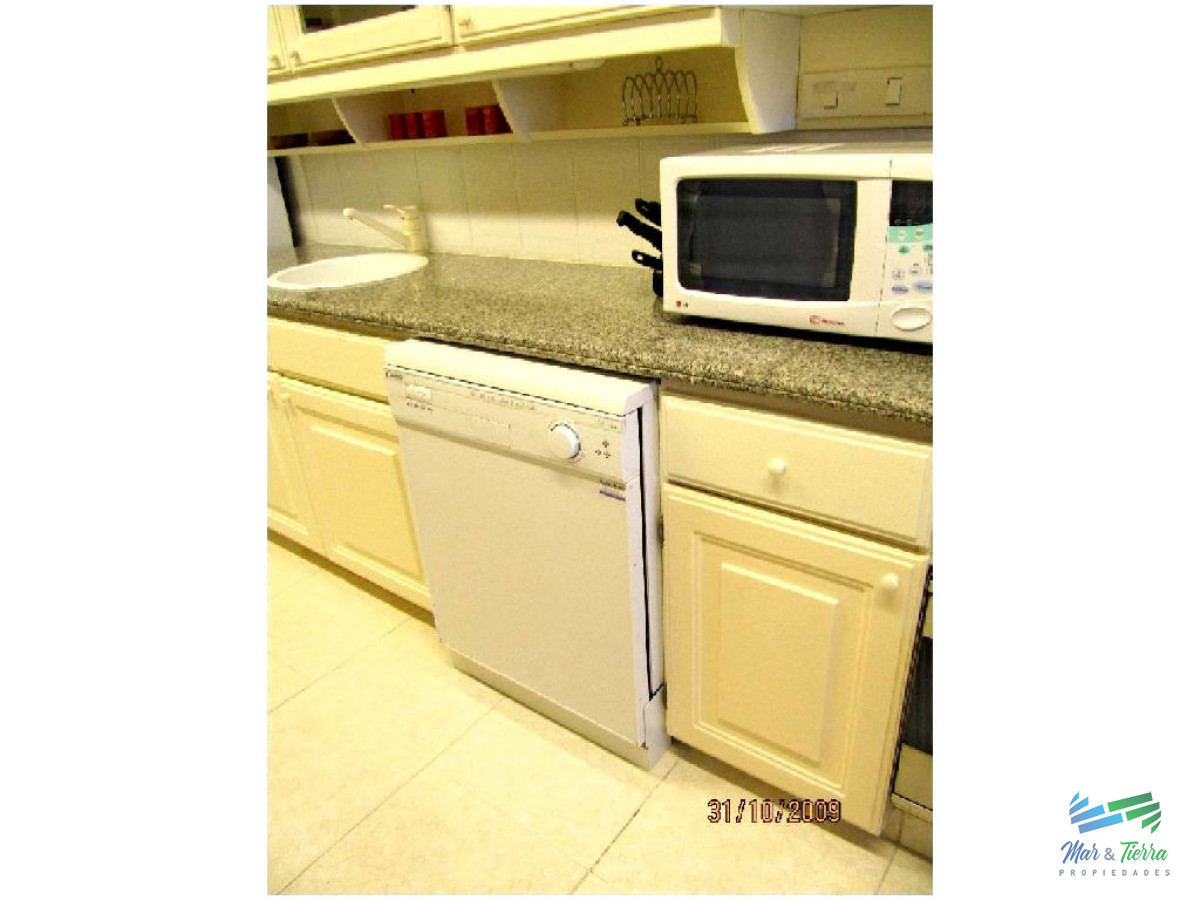 Apartamento ID.76 - Espectacular planta en piso alto,  amplia, luminosa, con vista franca al mar, en torre con todos y excelentes servicios. 
