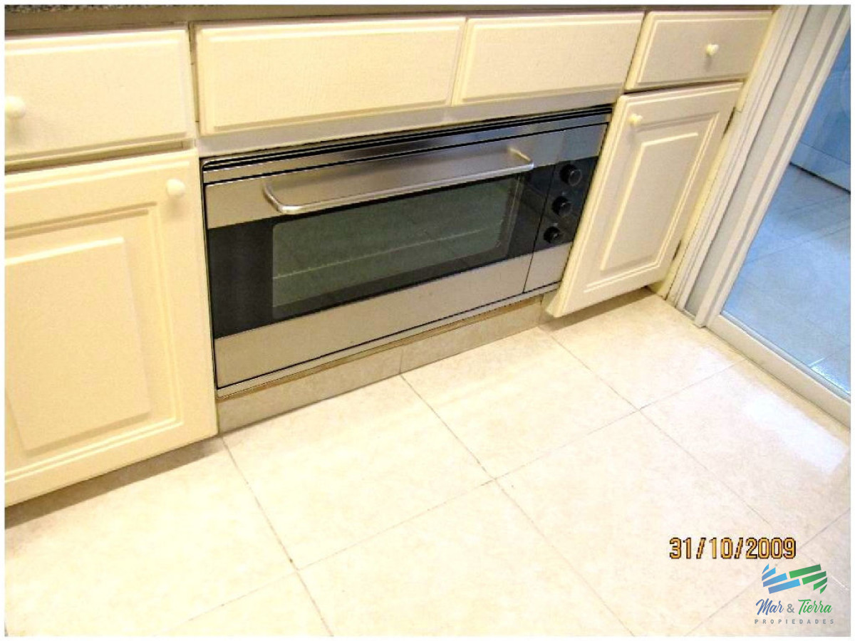 Apartamento ID.76 - Espectacular planta en piso alto,  amplia, luminosa, con vista franca al mar, en torre con todos y excelentes servicios. 