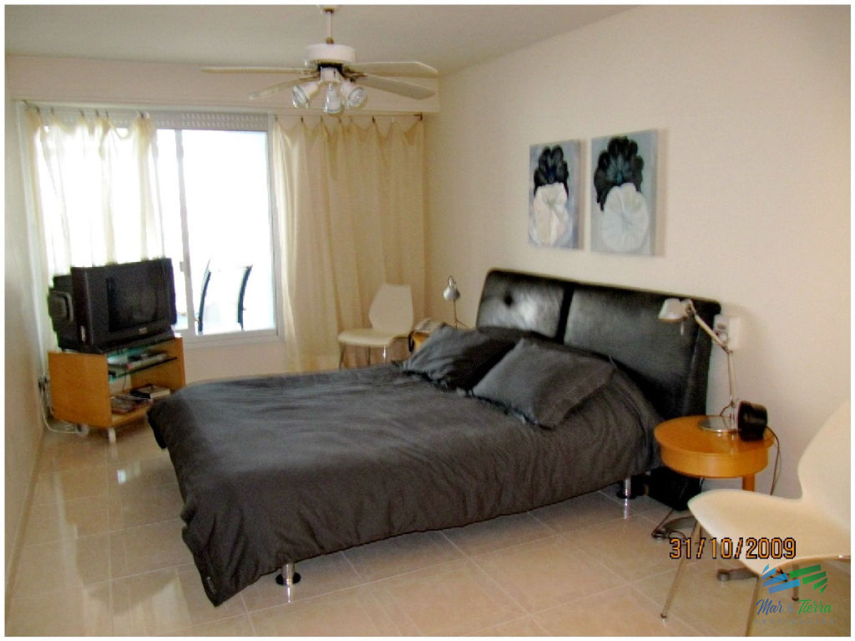 Apartamento ID.76 - Espectacular planta en piso alto,  amplia, luminosa, con vista franca al mar, en torre con todos y excelentes servicios. 