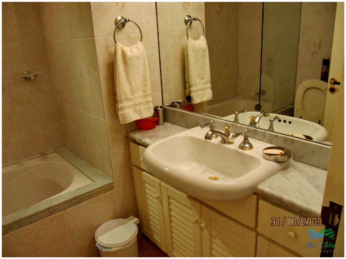 Apartamento ID.76 - Espectacular planta en piso alto,  amplia, luminosa, con vista franca al mar, en torre con todos y excelentes servicios. 