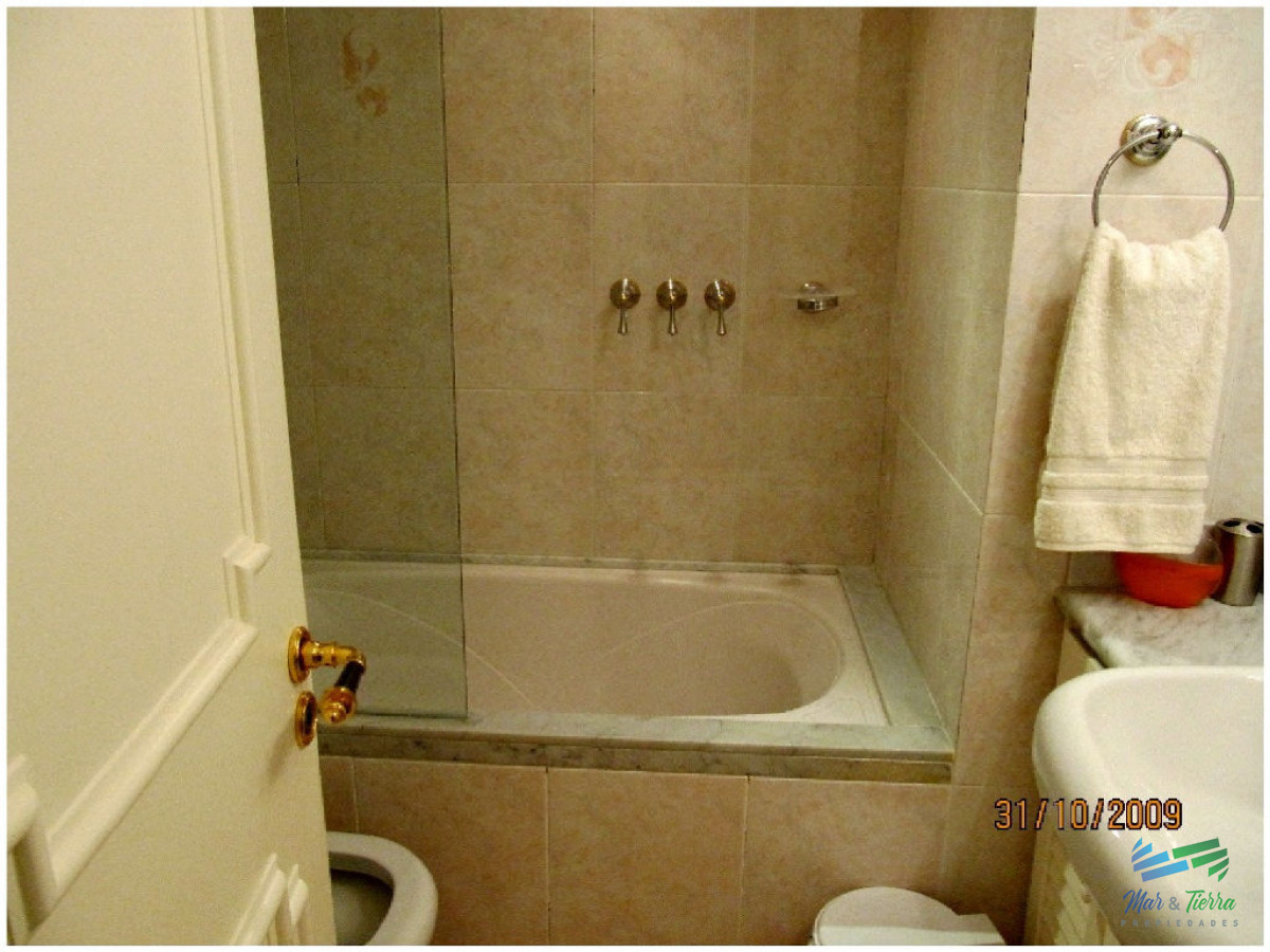 Apartamento ID.76 - Espectacular planta en piso alto,  amplia, luminosa, con vista franca al mar, en torre con todos y excelentes servicios. 