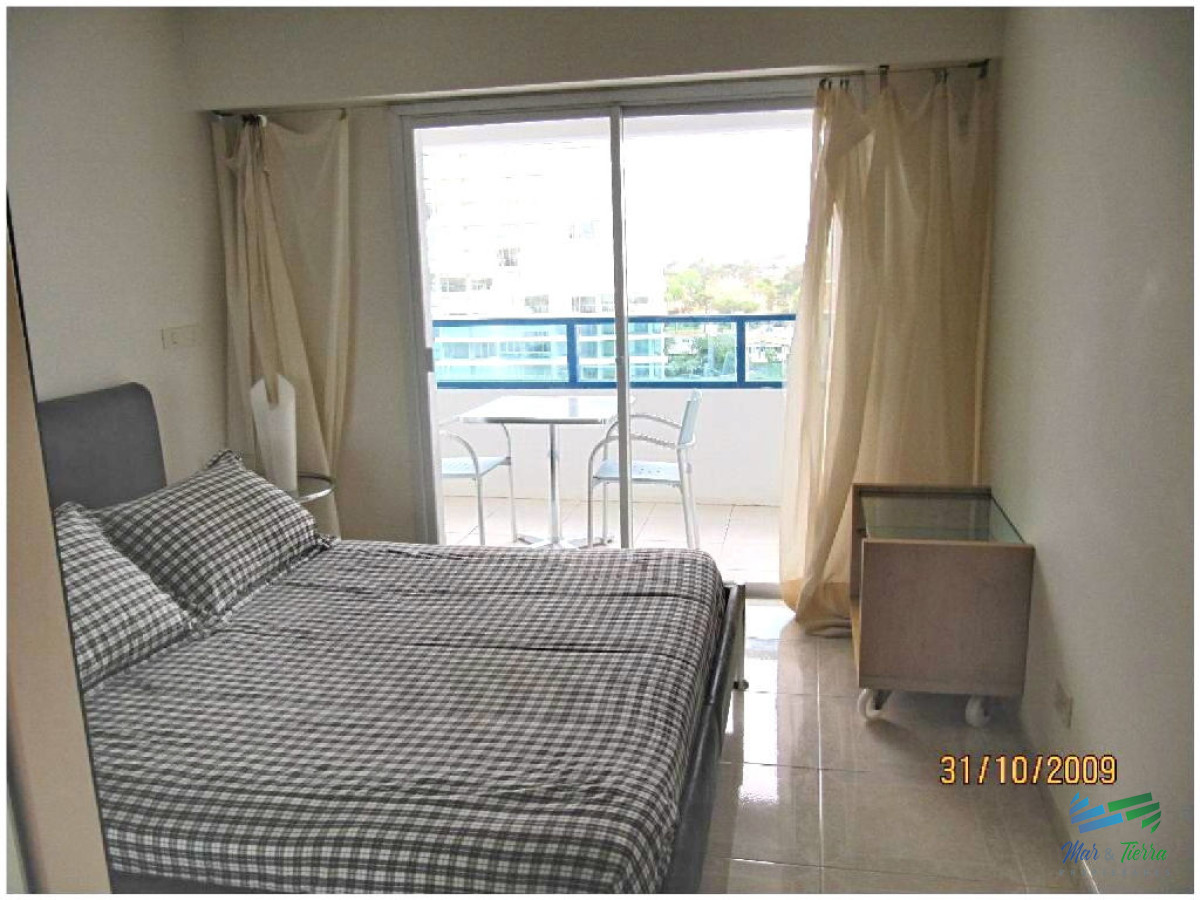 Apartamento ID.76 - Espectacular planta en piso alto,  amplia, luminosa, con vista franca al mar, en torre con todos y excelentes servicios. 