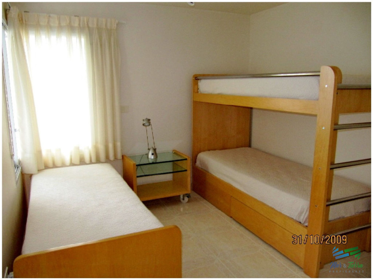 Apartamento ID.76 - Espectacular planta en piso alto,  amplia, luminosa, con vista franca al mar, en torre con todos y excelentes servicios. 
