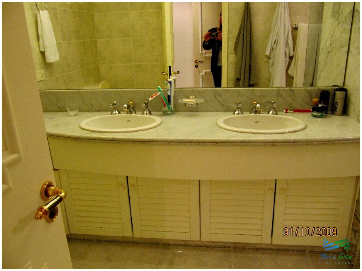 Apartamento ID.76 - Espectacular planta en piso alto,  amplia, luminosa, con vista franca al mar, en torre con todos y excelentes servicios. 