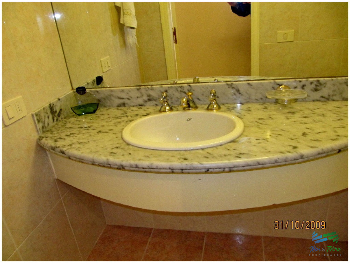 Apartamento ID.76 - Espectacular planta en piso alto,  amplia, luminosa, con vista franca al mar, en torre con todos y excelentes servicios. 