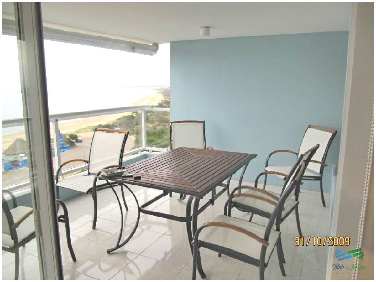 Apartamento ID.76 - Espectacular planta en piso alto,  amplia, luminosa, con vista franca al mar, en torre con todos y excelentes servicios. 