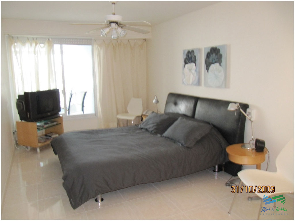 Apartamento ID.76 - Espectacular planta en piso alto,  amplia, luminosa, con vista franca al mar, en torre con todos y excelentes servicios. 