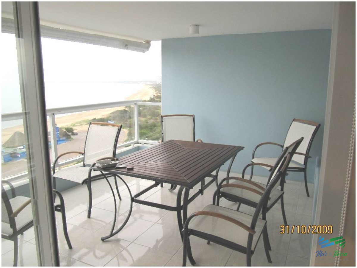 Apartamento ID.76 - Espectacular planta en piso alto,  amplia, luminosa, con vista franca al mar, en torre con todos y excelentes servicios. 