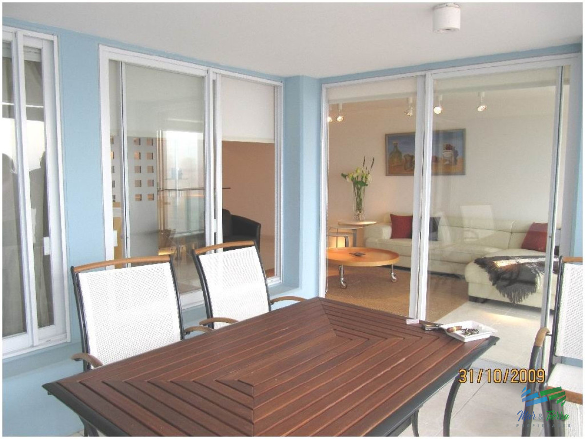Apartamento ID.76 - Espectacular planta en piso alto,  amplia, luminosa, con vista franca al mar, en torre con todos y excelentes servicios. 