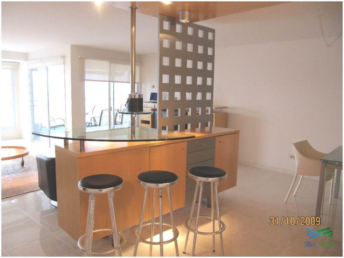 Apartamento ID.76 - Espectacular planta en piso alto,  amplia, luminosa, con vista franca al mar, en torre con todos y excelentes servicios. 