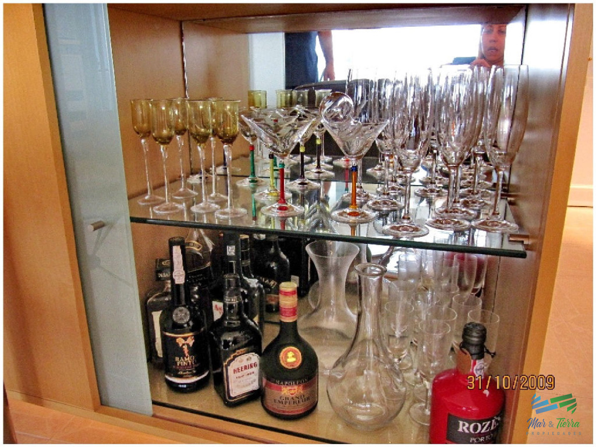 Apartamento ID.76 - Espectacular planta en piso alto,  amplia, luminosa, con vista franca al mar, en torre con todos y excelentes servicios. 
