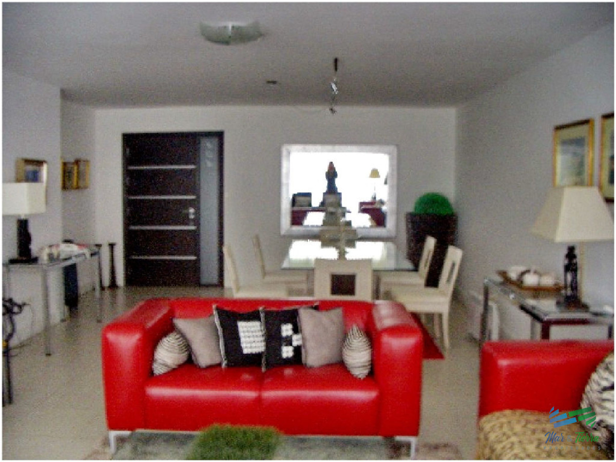 Apartamento ID.8 - Apartamento de 3 dormitorios con muy buenos servicios en alquiler en Punta del Este