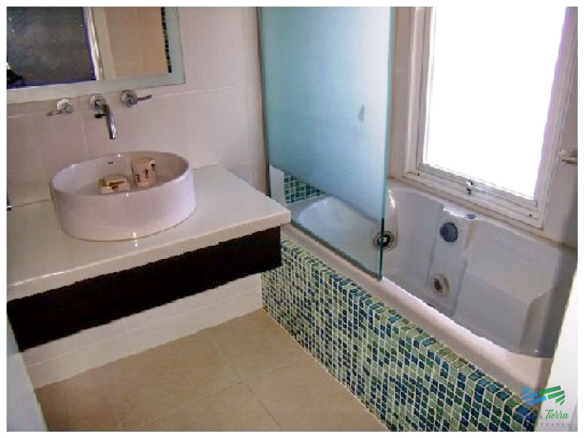 Apartamento ID.8 - Apartamento de 3 dormitorios con muy buenos servicios en alquiler en Punta del Este