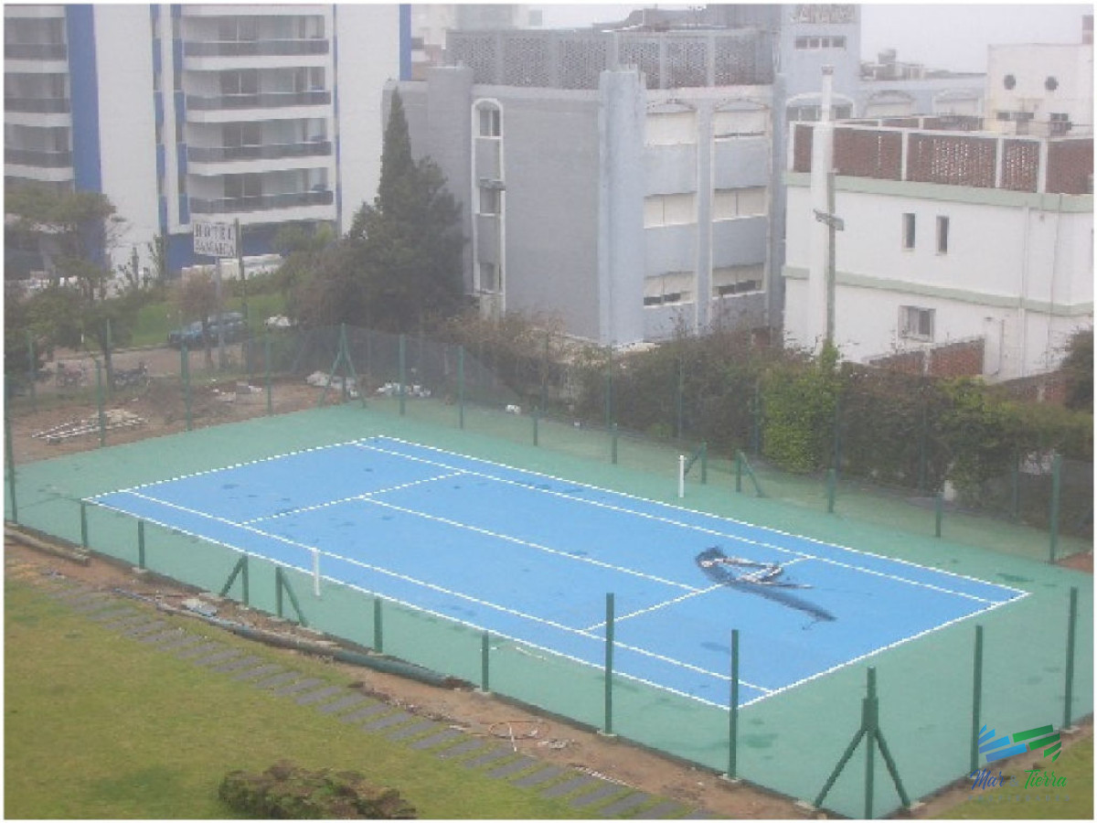 Apartamento ID.8 - Apartamento de 3 dormitorios con muy buenos servicios en alquiler en Punta del Este