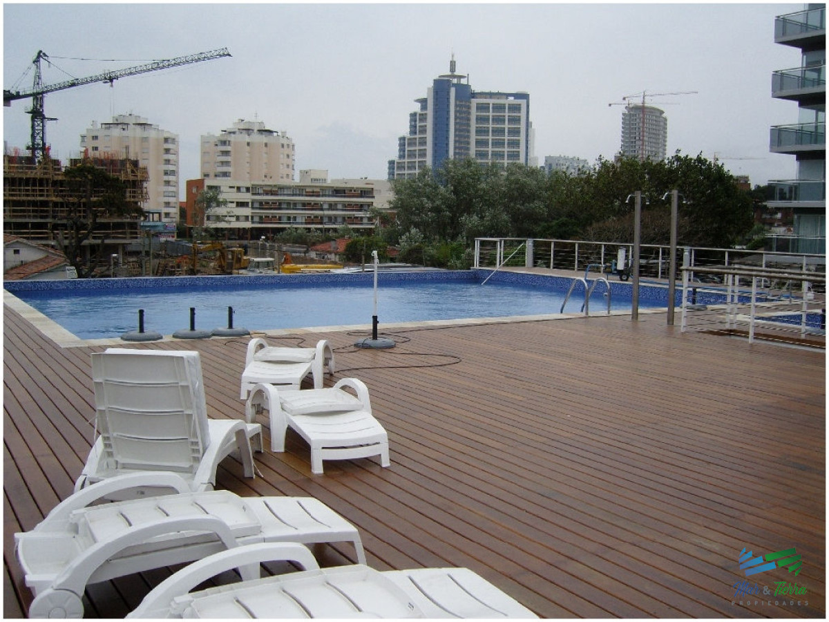 Apartamento ID.8 - Apartamento de 3 dormitorios con muy buenos servicios en alquiler en Punta del Este