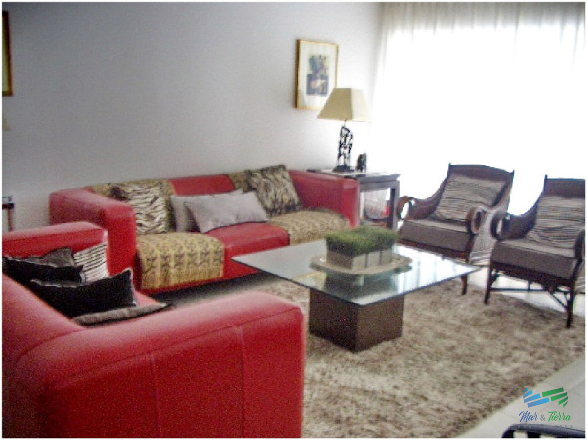 Apartamento ID.8 - Apartamento de 3 dormitorios con muy buenos servicios en alquiler en Punta del Este